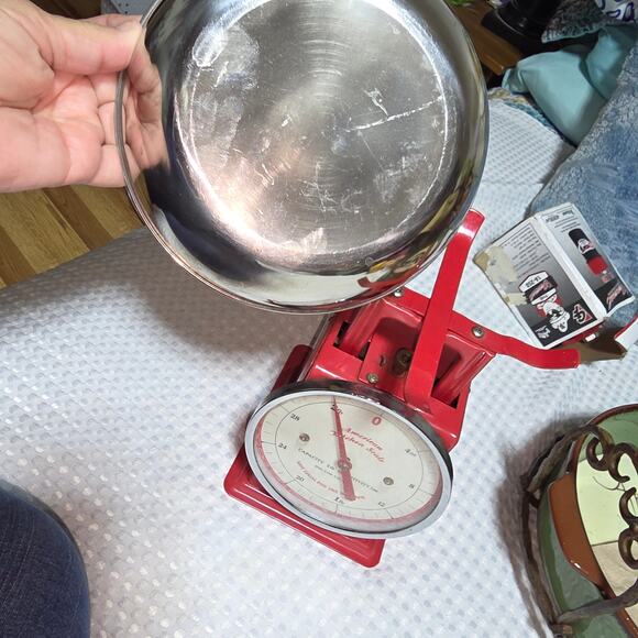 Dulton Red Metal 2kg Metric Kitchen Scale Countertop Utility  DULTON AMERICAN RED KITCHEN SCALE METAL